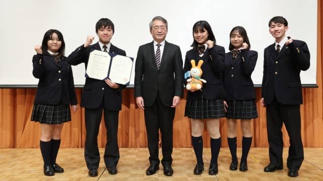 本校の三者協議会が「法政大学自由を生き抜く実践知大賞」の「自立した市民賞」を受賞しました。