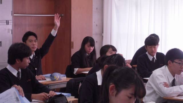 中学校保護者の授業参観が行われました